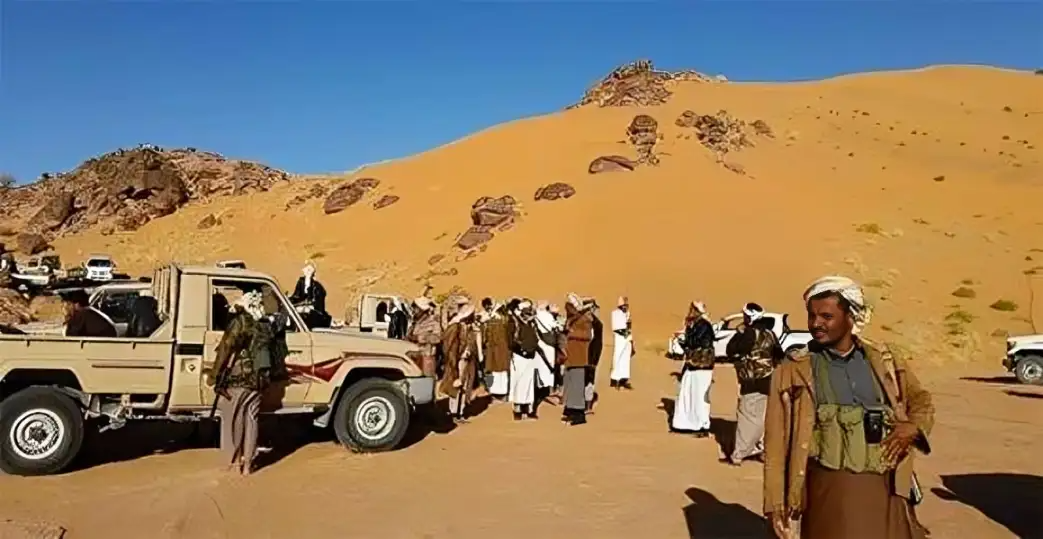 Al-Jawf tribes struggle  to break a siege imposed by the brother of the Houthi leader on the "Al-Fuqman" tribe for the fourth day