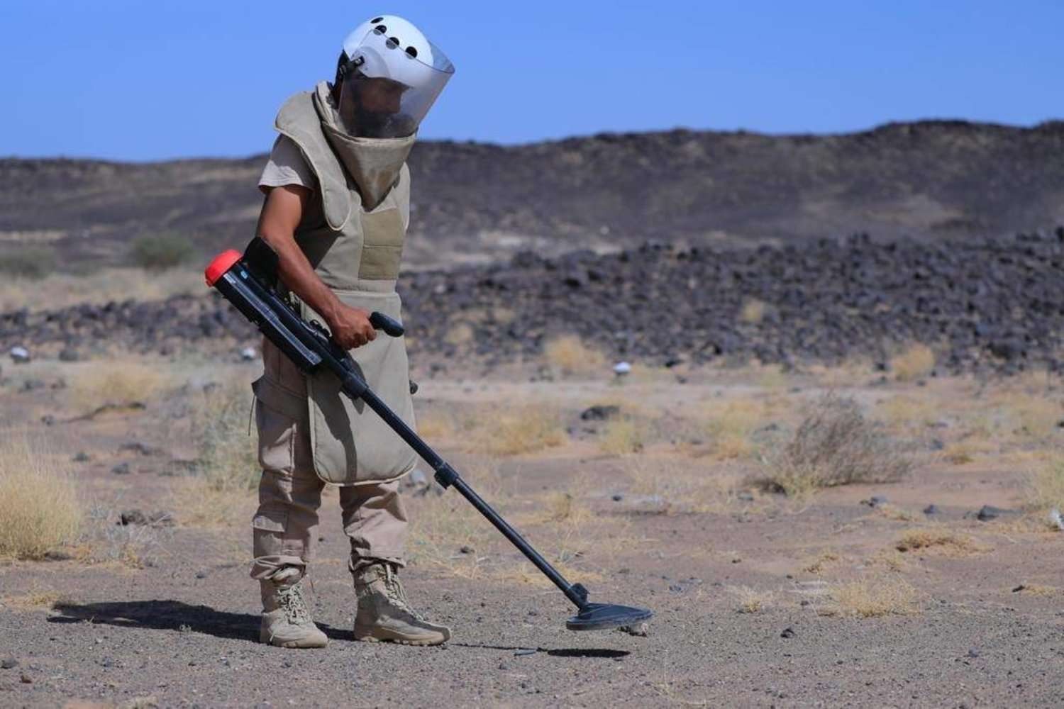 MASAM member clearing mines