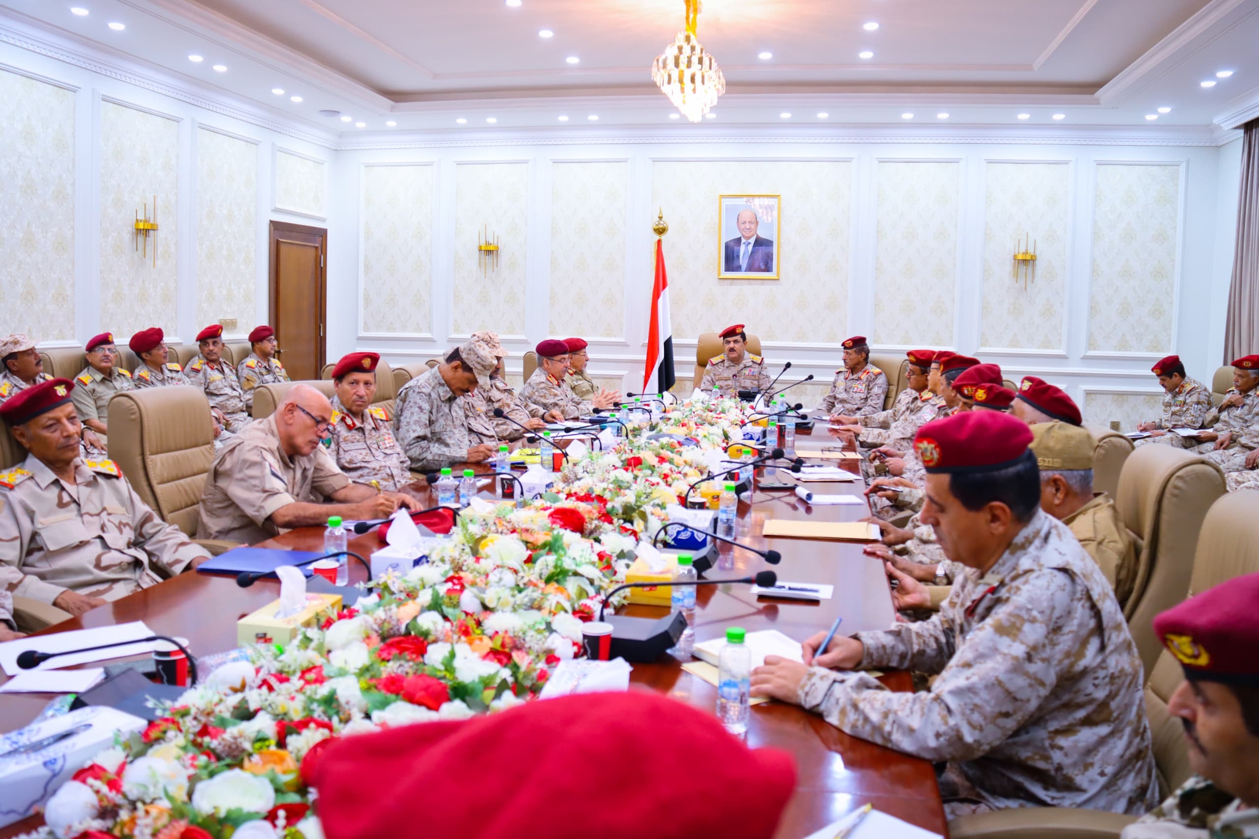 Yemen's Defense Ministry Backs Central Bank Decisions in Aden, Calling Them "Courageous"