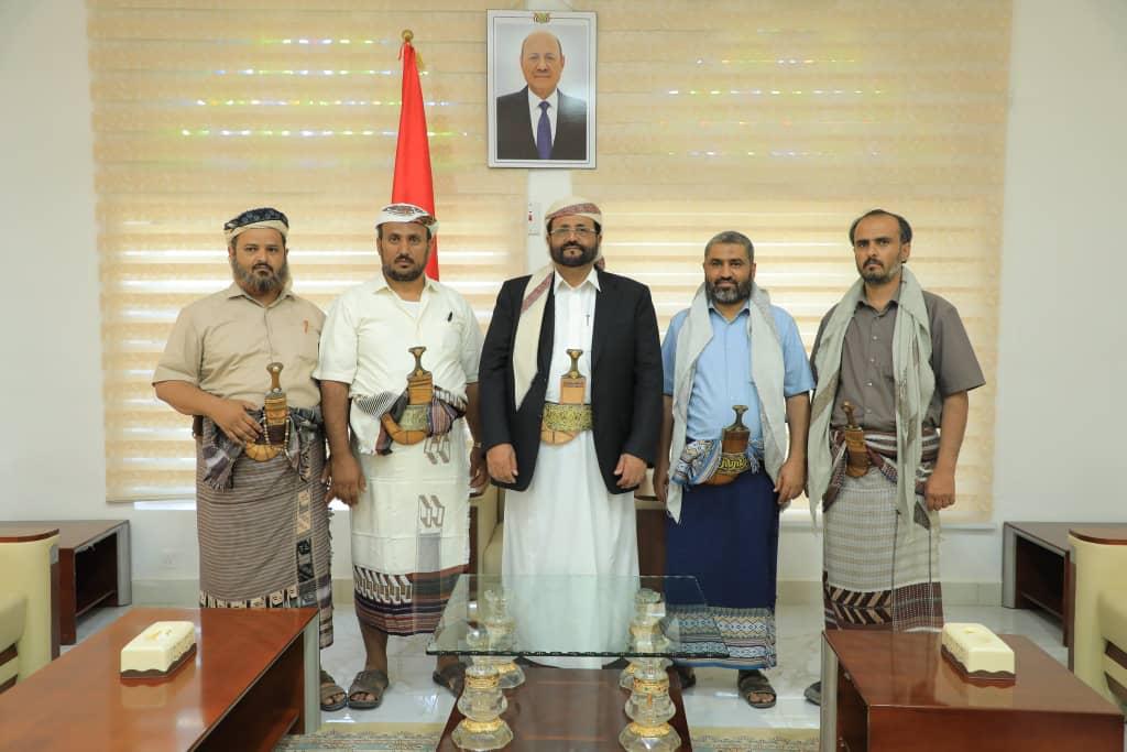 Major General Al-Arada with representatives of the community initiative