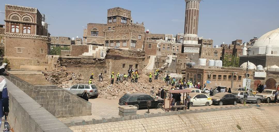 While extracting victims from under the rubble (activists)