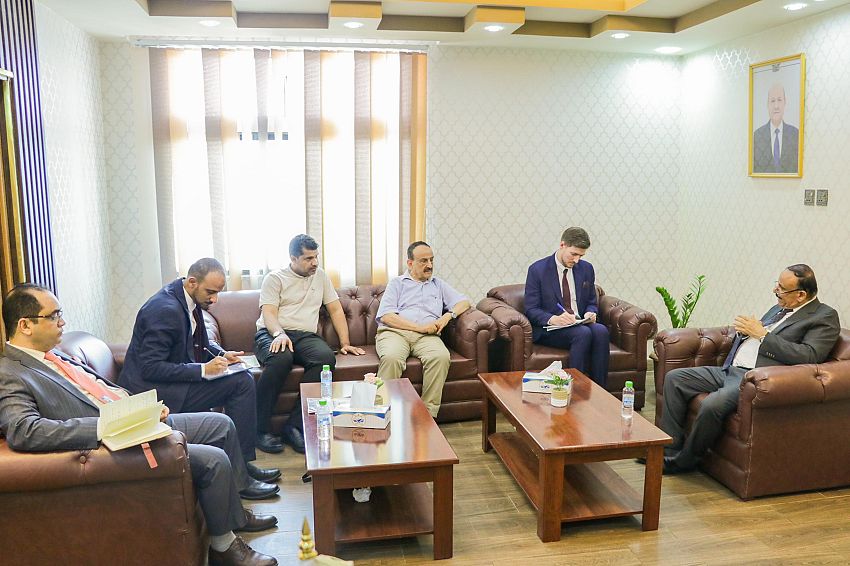 A photo of the Minister of Transport’s meeting with the economic advisor to the UN envoy