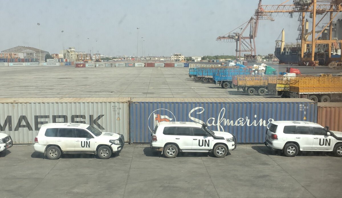 UN mission vehicles lined up at the port of Hodeidah in 2019 (UNMHA)