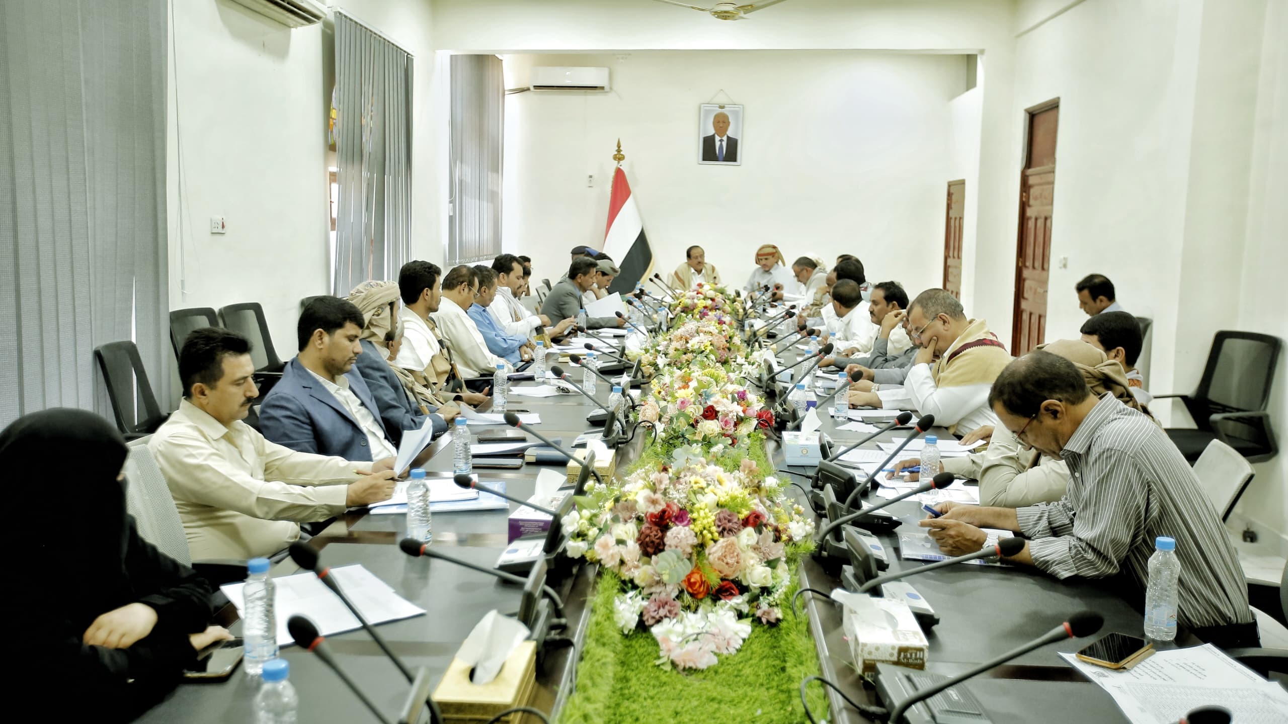 Marib.. The Executive Office discusses the reports of the civil service and education offices in the governorate