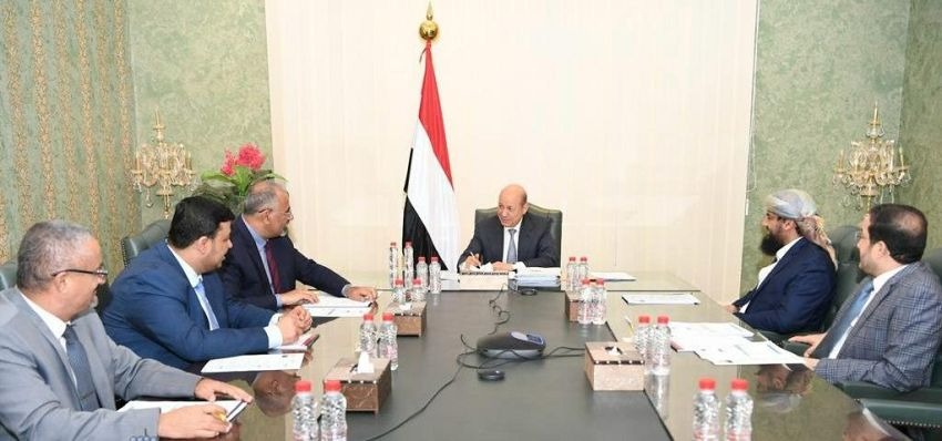 Yemeni Presidential Council Sets Conditions for Economic Dialogue, Warns Houthis Against Escalation