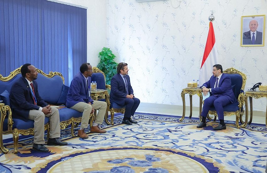 Bin Mubarak during his meeting with the representative of the WFP (Saba)