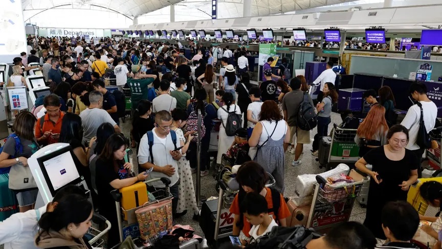 Passengers line up at Hong Kong International Airport amid disruption to operations in Hong Kong, China. July 19, 2024 - REUTERS