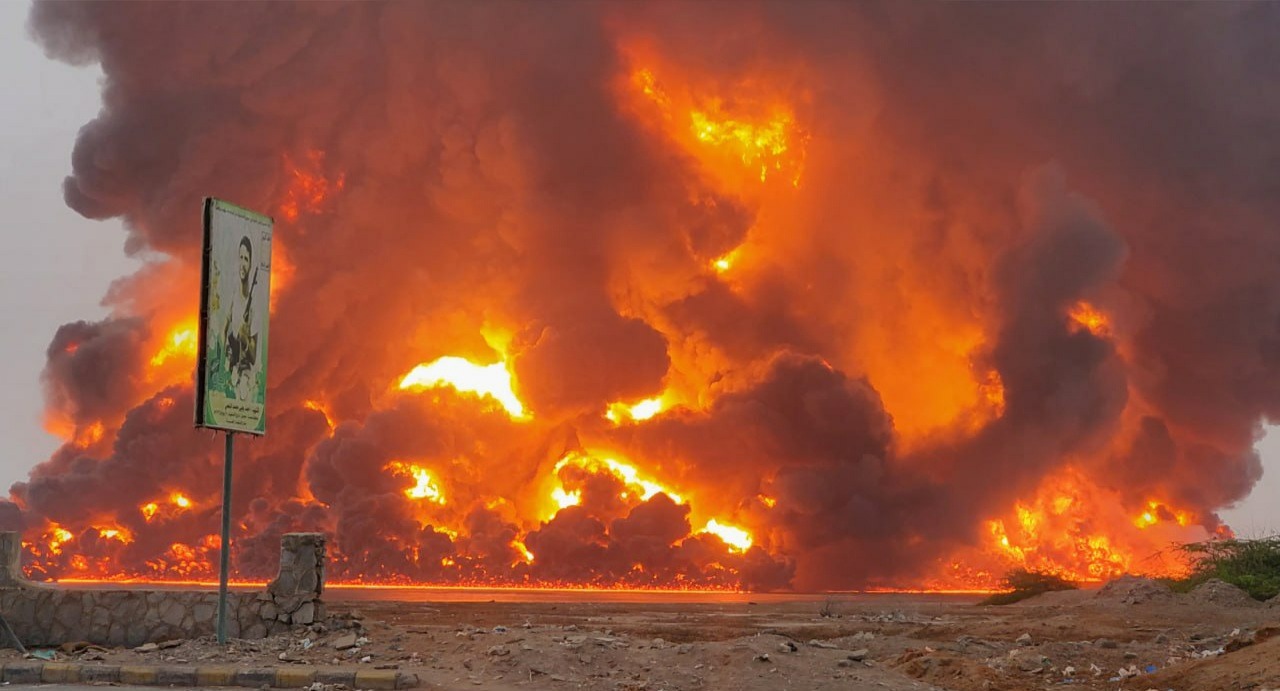 Part of the fires that broke out following the raids on Hodeidah today