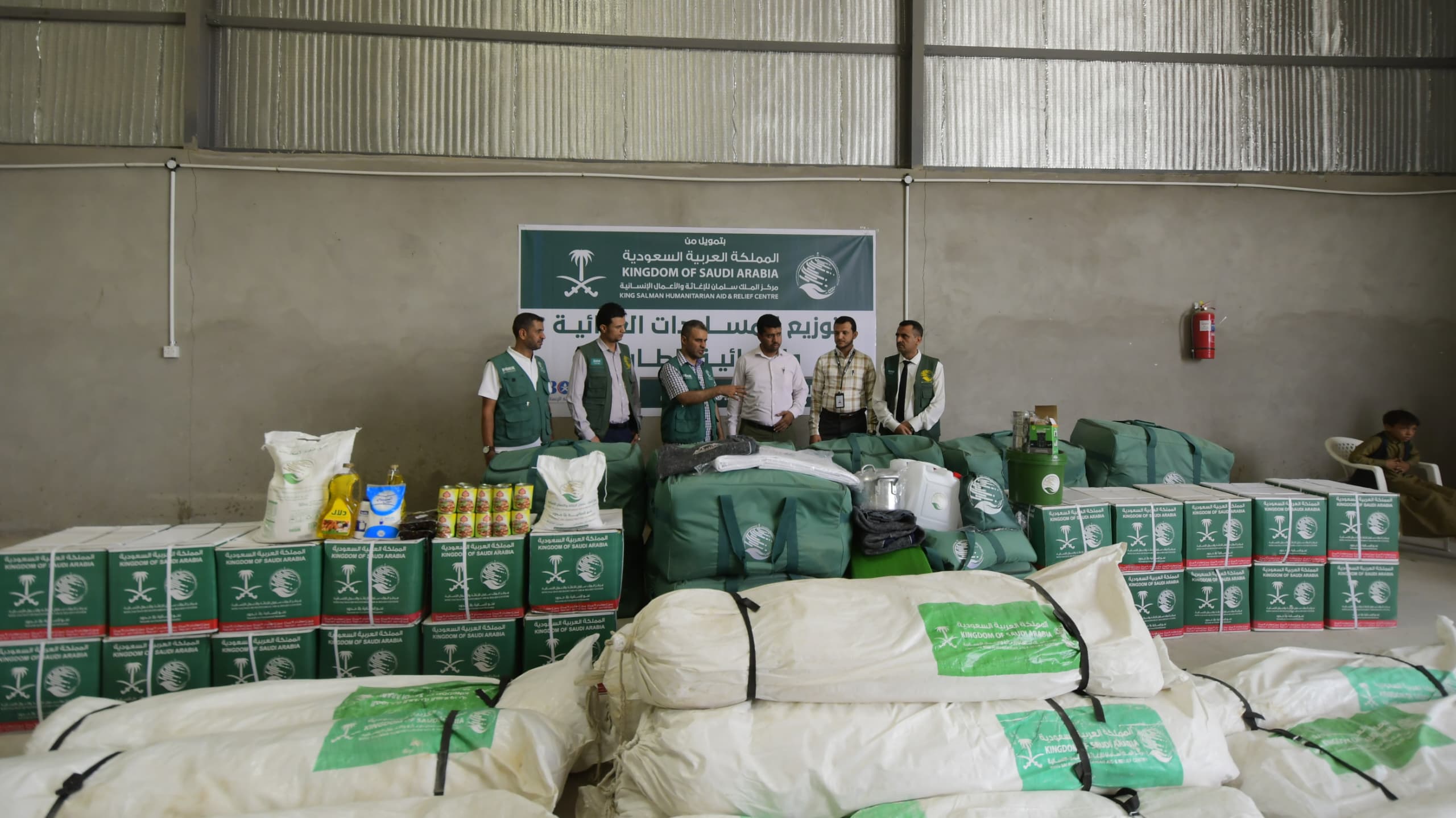 King Salman Center Distributes Emergency Food and Shelter Aid to 687 Displaced Families in Marib