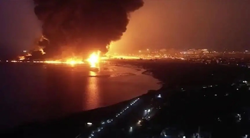 Fires that broke out after the raids on Hodeidah last Saturday