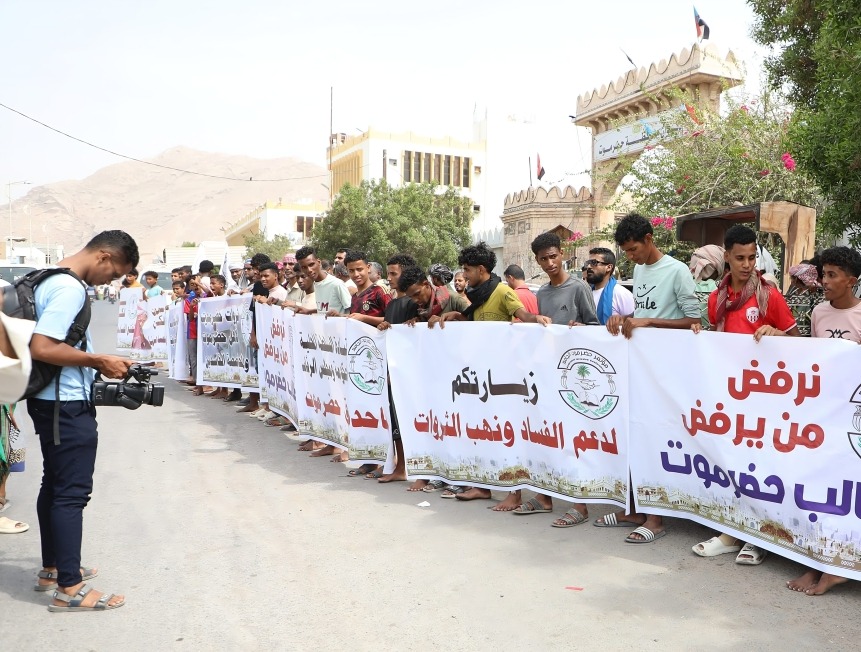 Protests Erupt in Hadhramaut as Yemeni President Visits, Demanding Justice and Improved Conditions