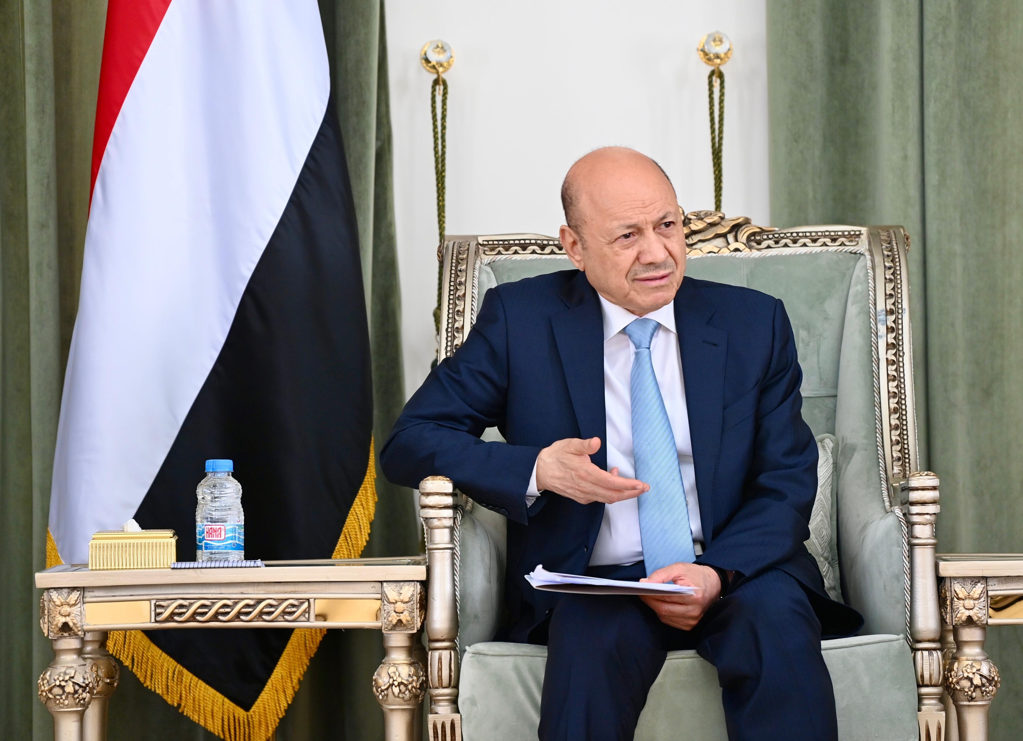 Yemeni President Emphasizes Private Sector Role in Economic Recovery