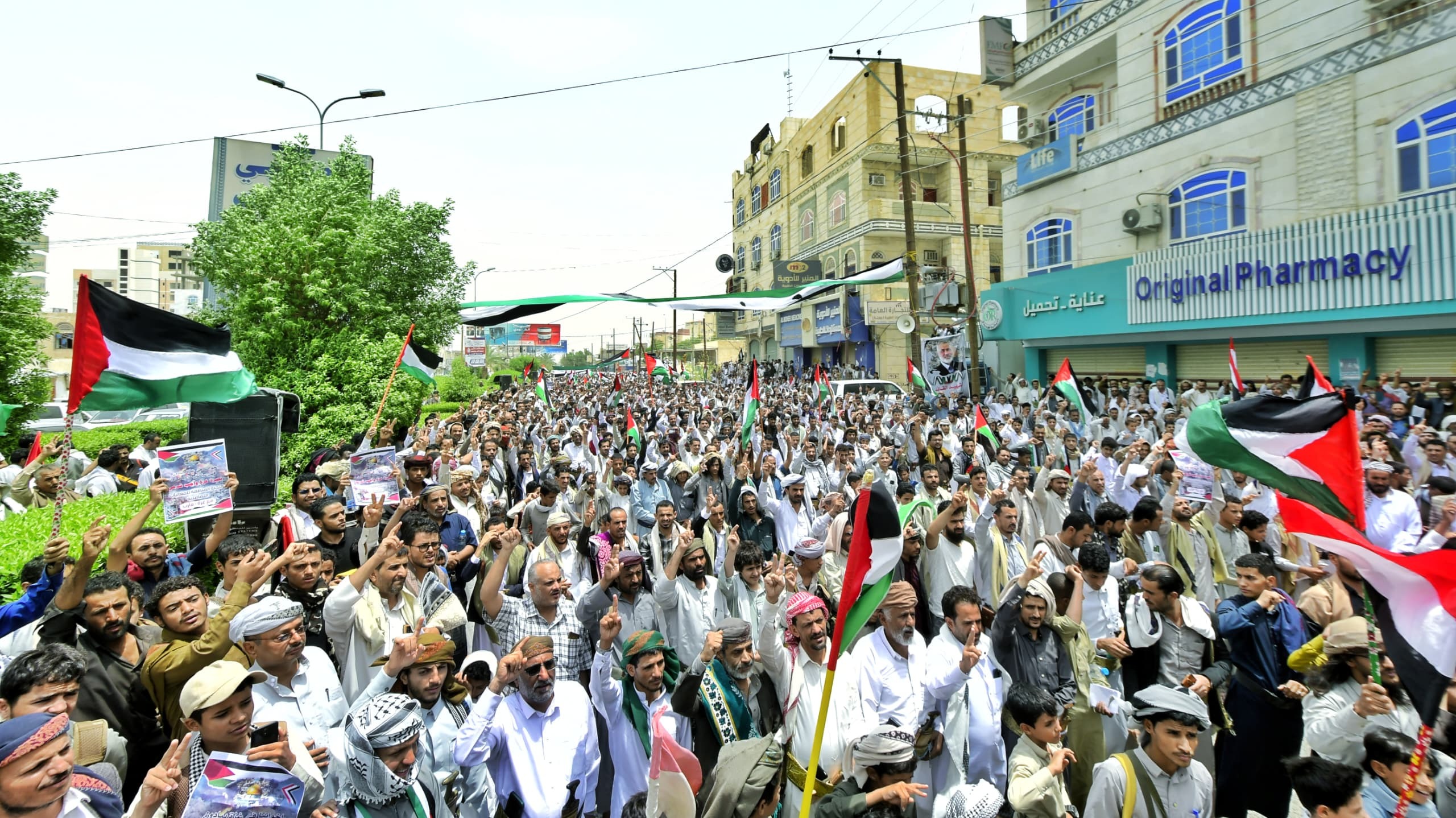 Thousands in Yemen Perform Absent Prayer for Hamas Leader Ismail Haniyeh