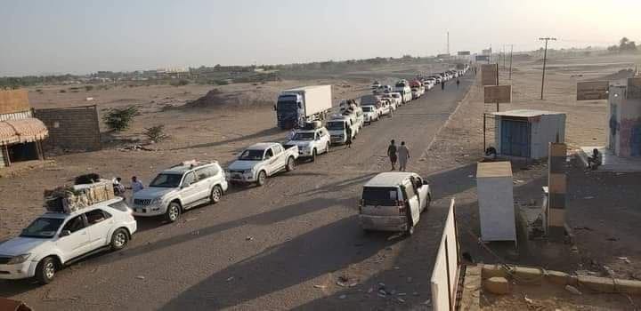 Travelers on the Marib - Al Bayda road