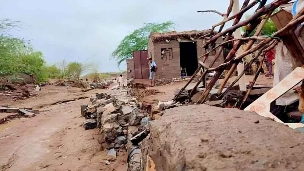 Citizens' homes damaged by floods