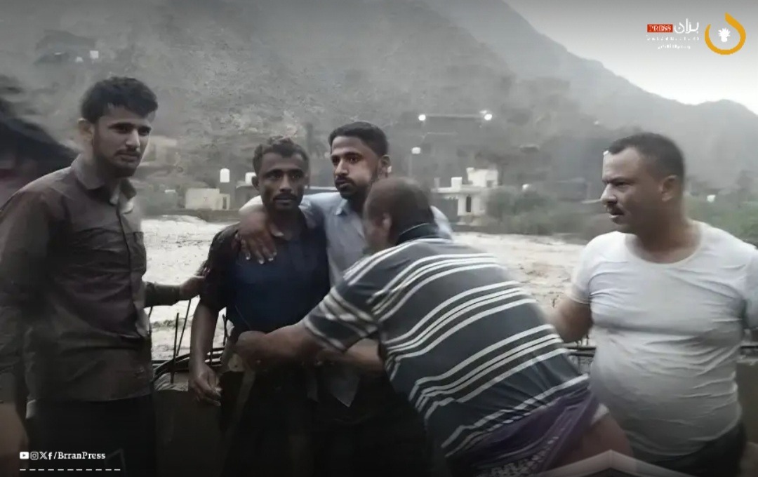 Rescuing a citizen who drowned in Wadi Ma'aden in Tur Al Baha, Lahj