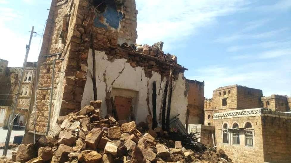 A historic building in Old Sana'a collapsed due to torrential rains (X)