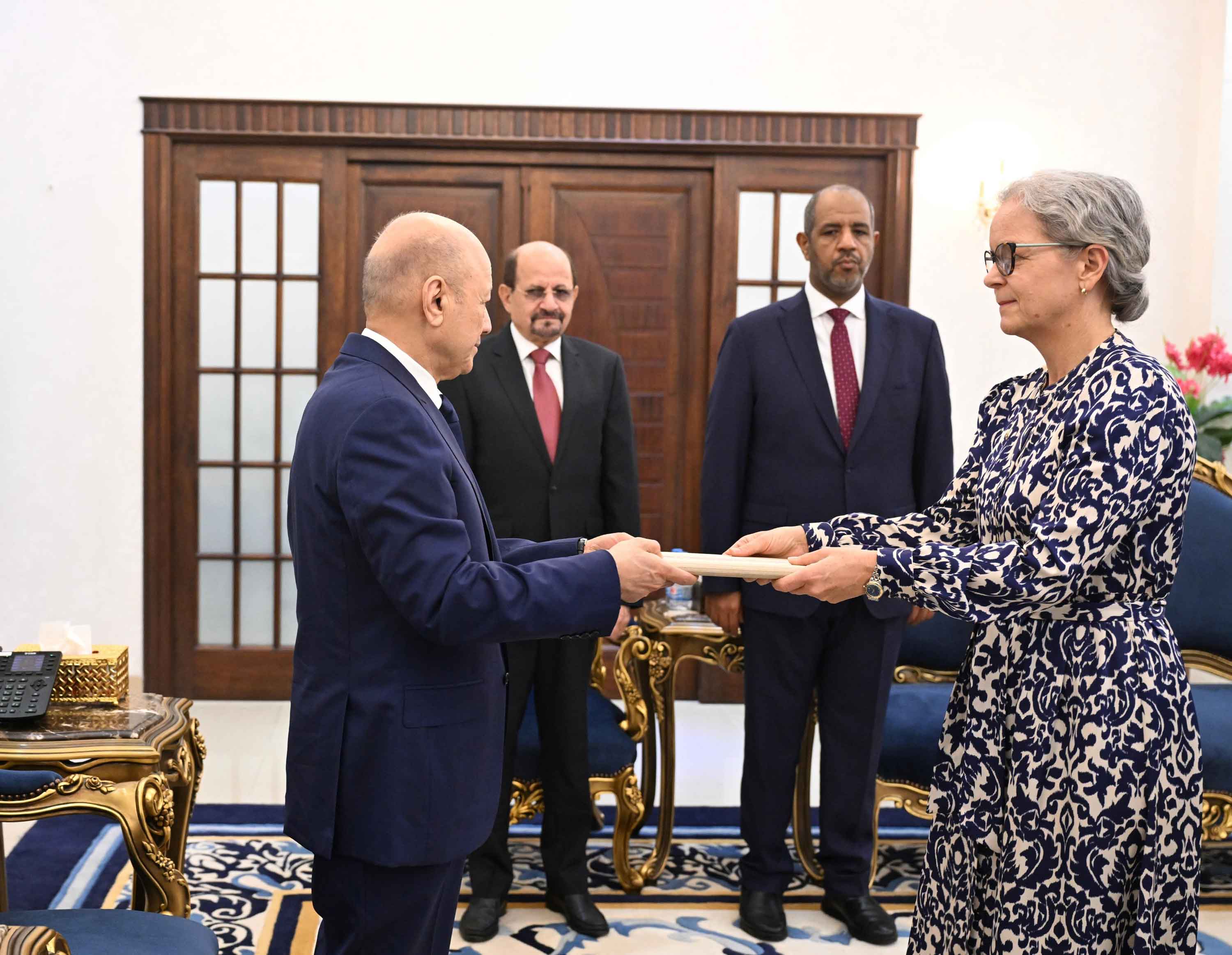 Rashad Al-Alimi receives credentials of ambassadors of 8 countries in Aden