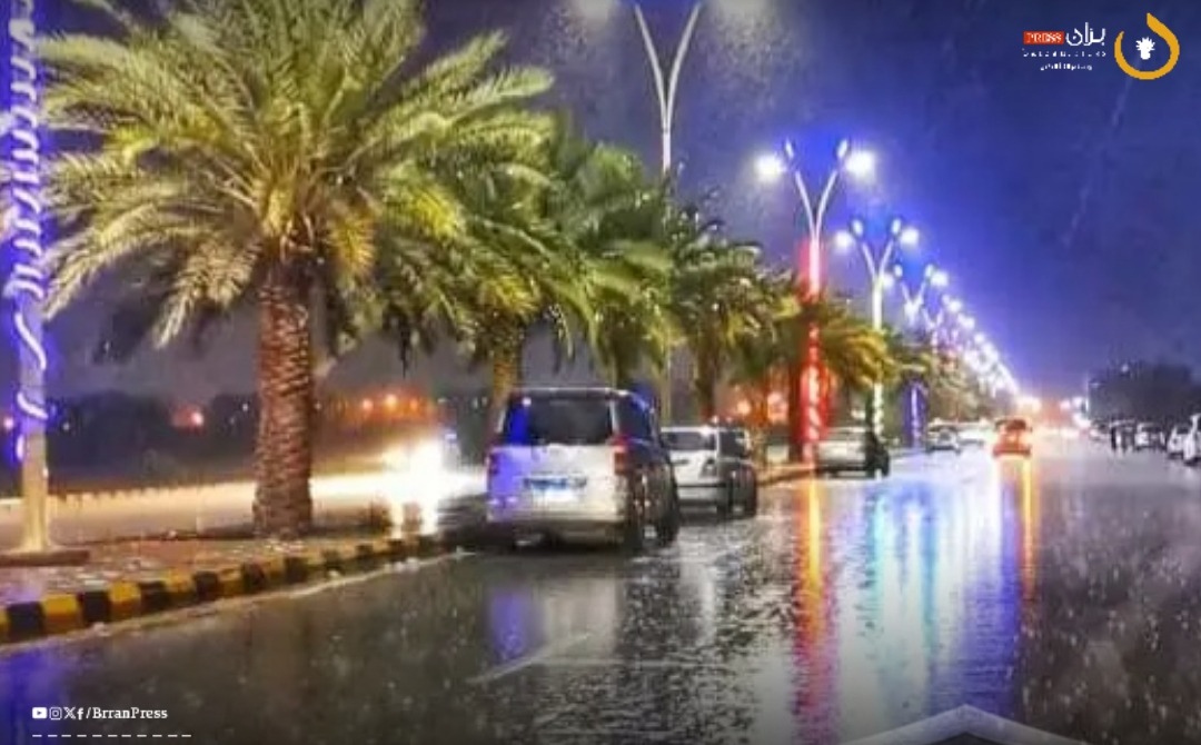 One of the streets of Marib city during the rain (Noah Al-Hanash)