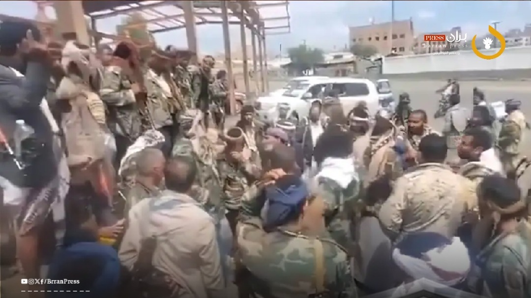 Qifa tribes gather in Rada’a to demand the handover of a Houthi “supervisor” accused of raping a child