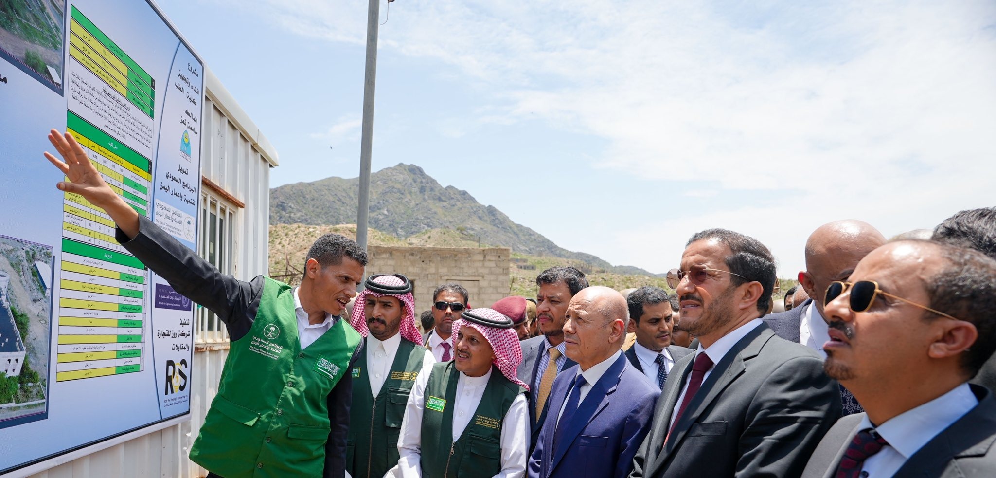 President al-Alimi Inaugurates Saudi-Funded Projects in Taiz, Including Power Plant and Technical Institute