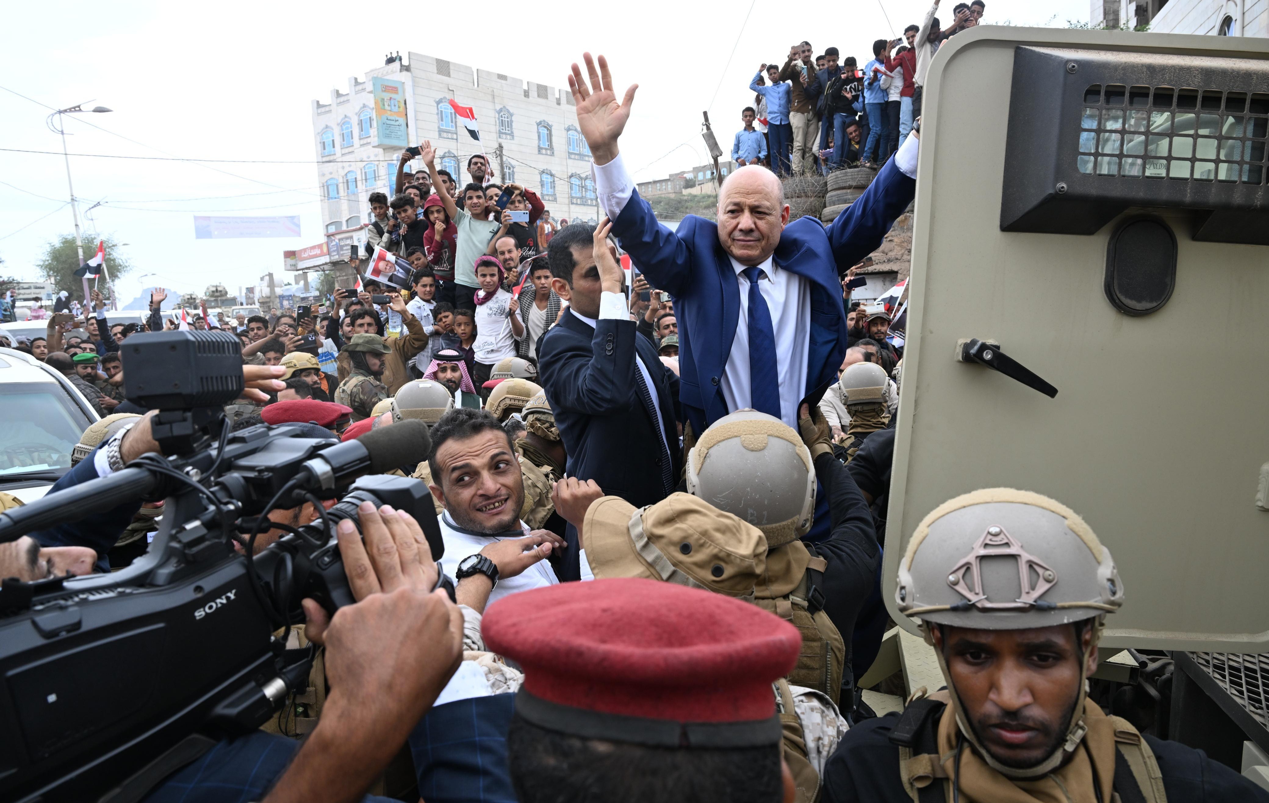 large public welcome oof Rashad Al-Alimi in Taiz