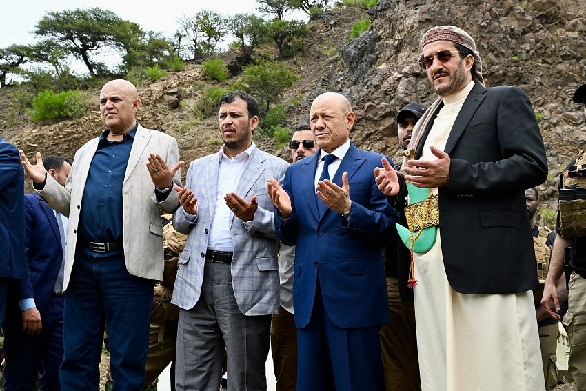 Yemen's Presidential Council Head Visits Taiz, Honors Fallen Commander, Inspects Road Rehabilitation Project