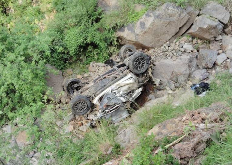 Car Accident Triggered by Landslides in Al-Mahwit