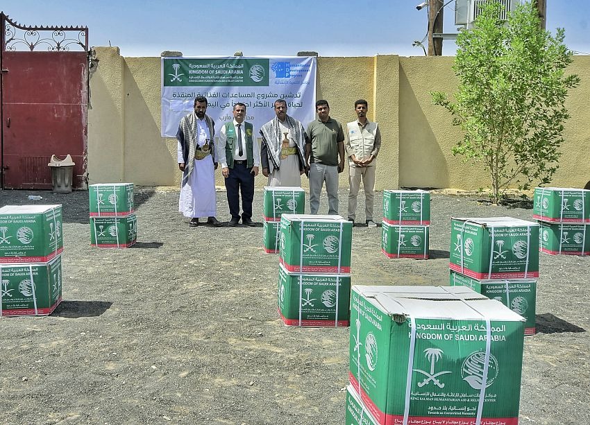 Marib local authority launches food aid distribution to 5,000 families affected by rain