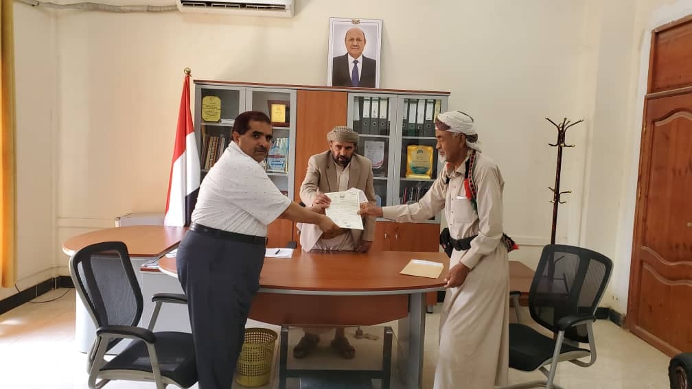 Marib Health Office Receives Land Donation for Health Unit from Businessman Al-Kharaz