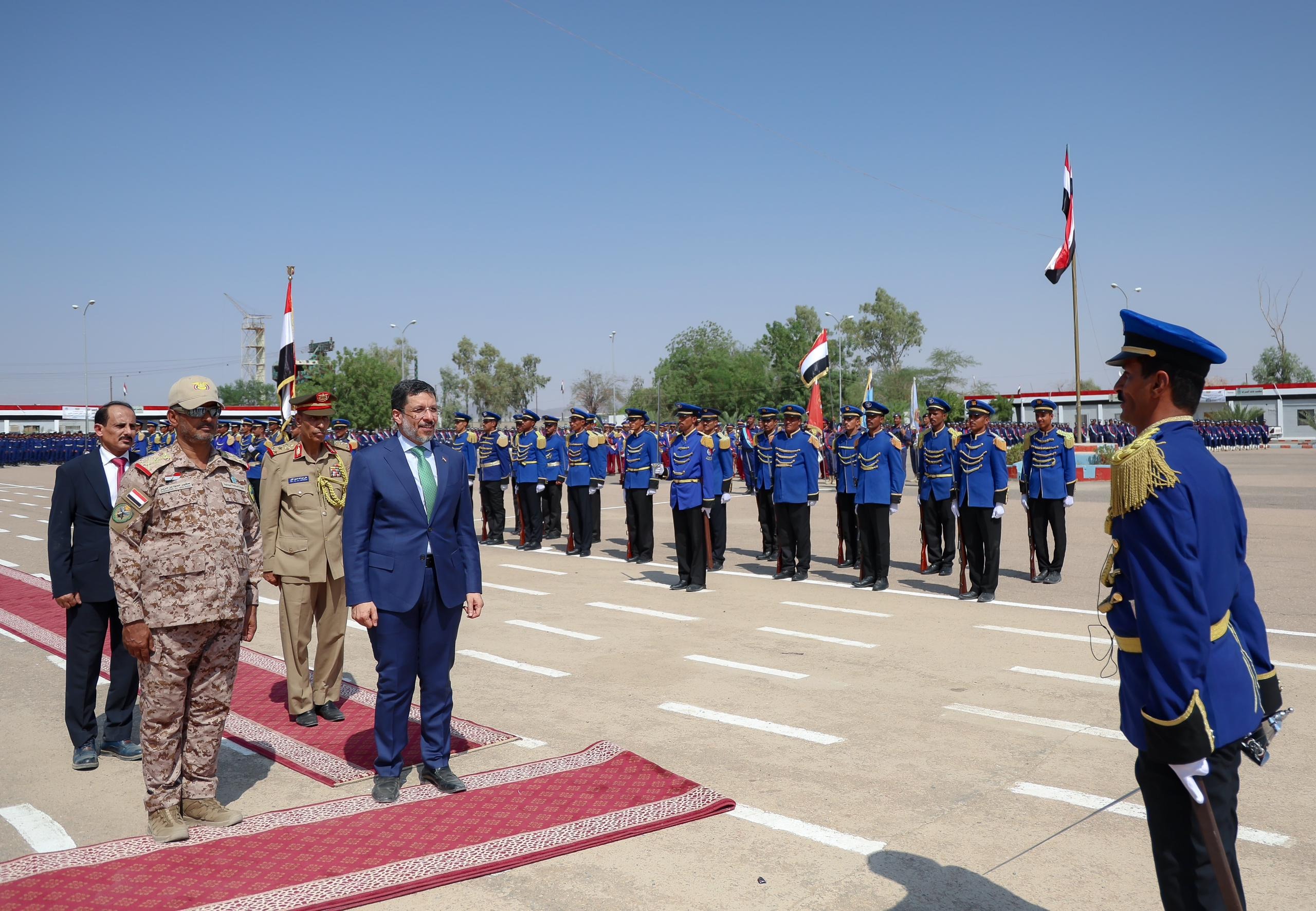 Bin Mubarak inaugurates a number of “qualitative” projects affiliated with the College of Aviation and Air Defense in Marib