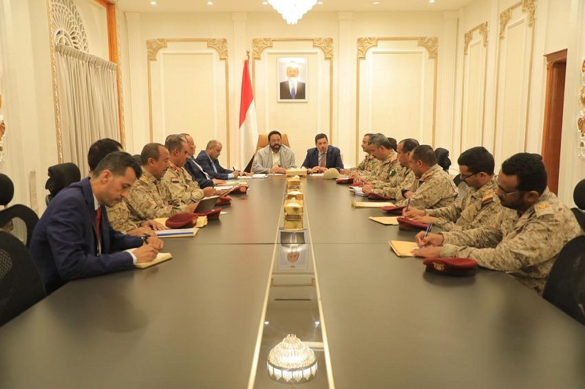 Enhancing Military Capacity: Al-Irada and Bin Mubarak Discuss Strategies Against Houthi Forces