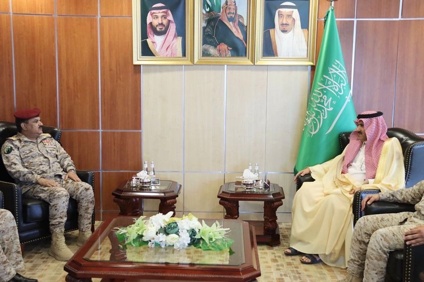 Defense Minister Al-Da'eri Discusses Yemen Situation with Saudi and Omani Ambassadors