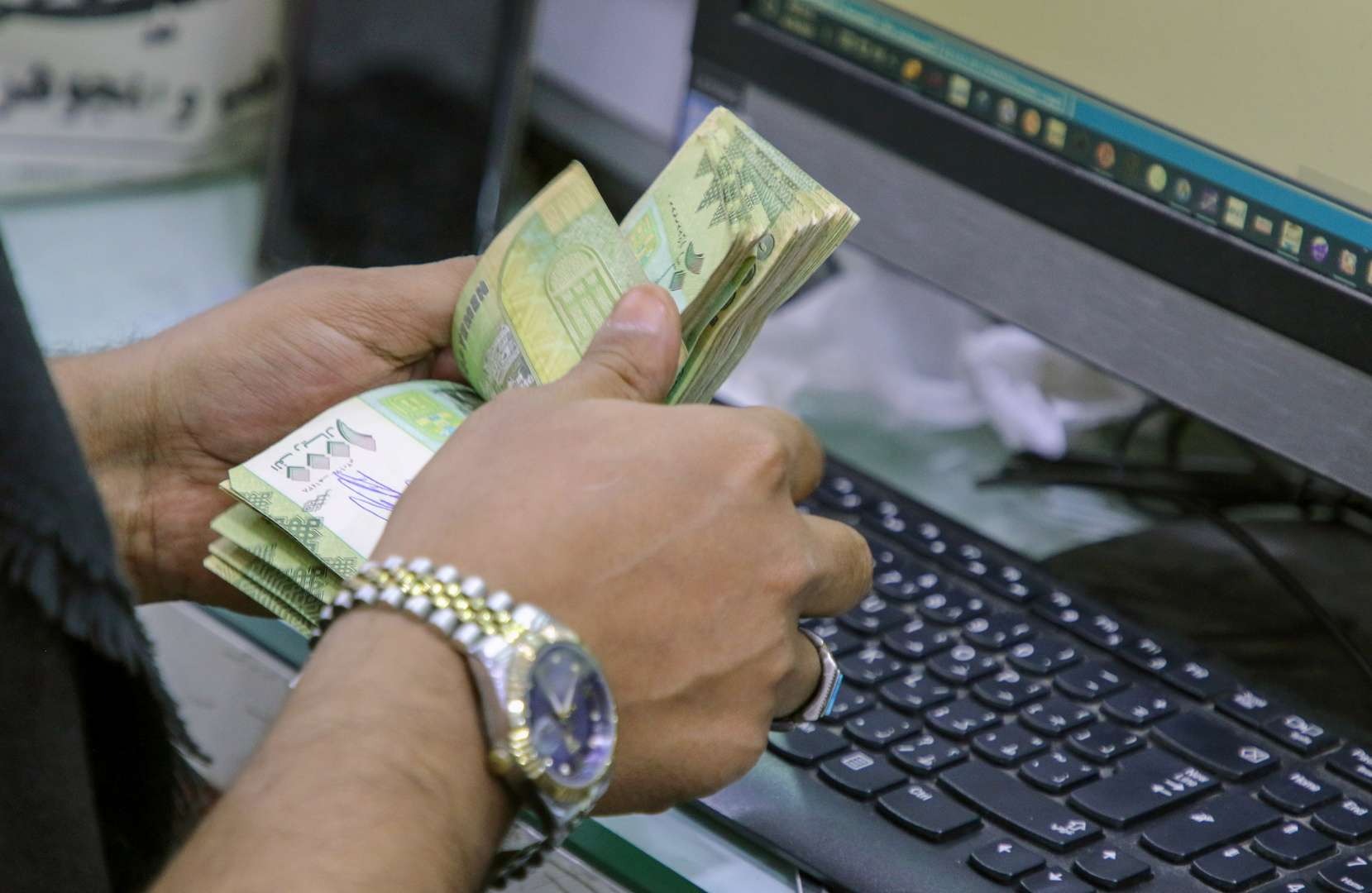 Yemeni Rial Plummets Again