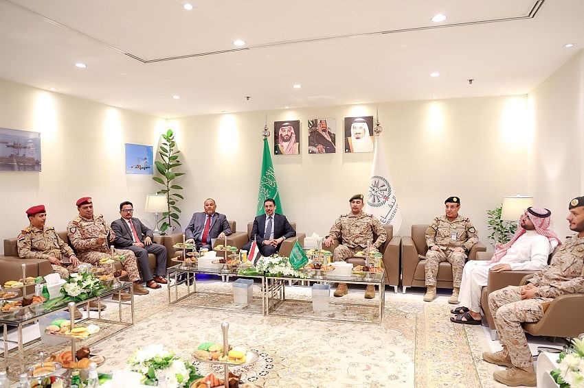 Ahmed Bin Mubarak Discusses Military and Humanitarian Support with Arab Coalition Amid Critical Battle with Houthis