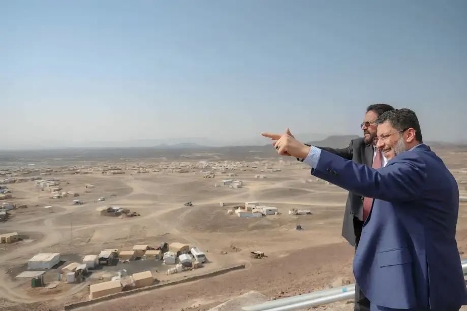 "Bin Mubarak" during his visit to the displacement camps in Marib "Bin Mubarak" during his visit to the displacement camps in Marib