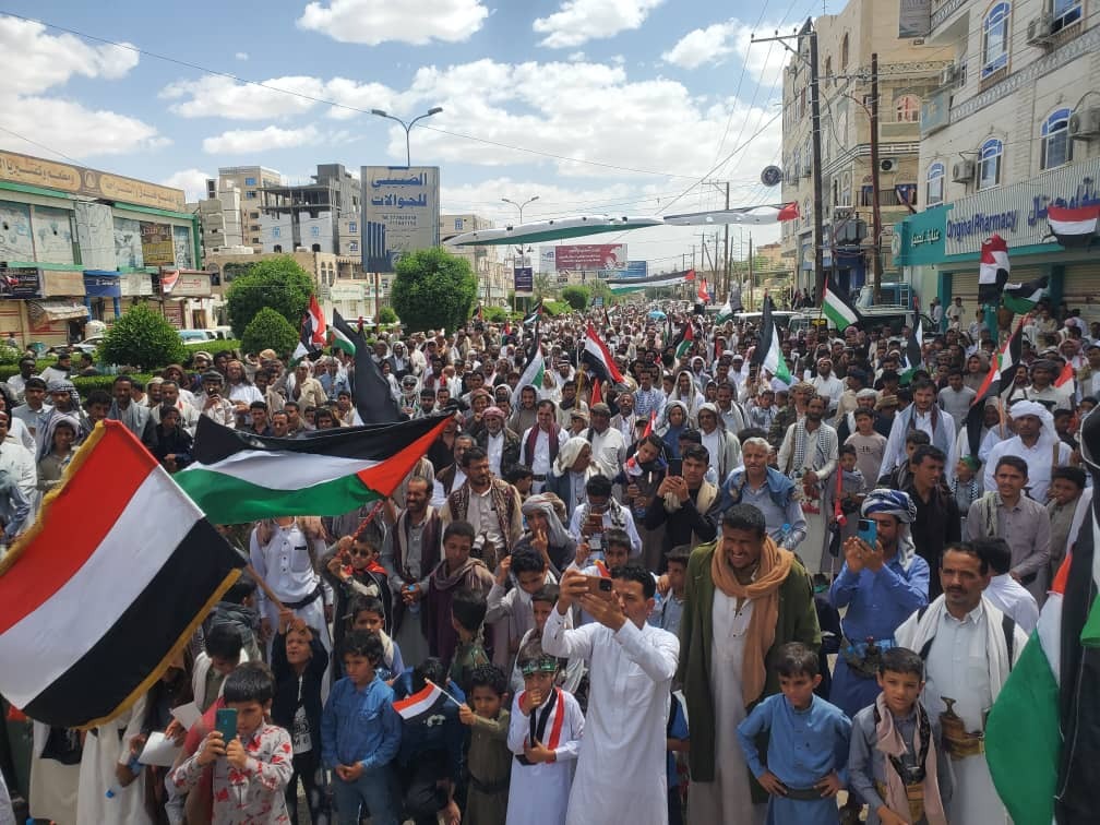 Mass Protest in Marib Condemns U.S. Decision Against Sheikh Hamid Al-Ahmar and Calls for Action Against Occupation