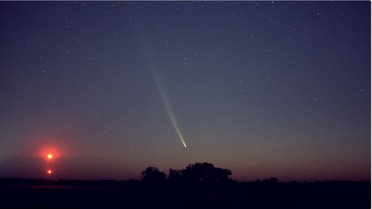 Comet Tsuchinshan Visible to the Naked Eye for the First Time in Millions of Years