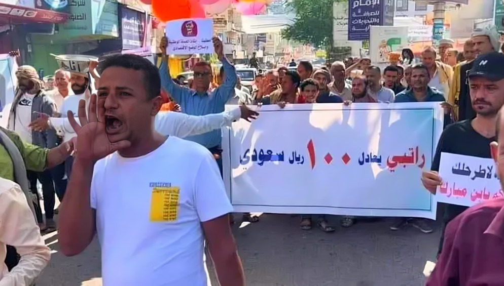 Protests Erupt in Taiz Demanding Government Action to Halt Currency Decline