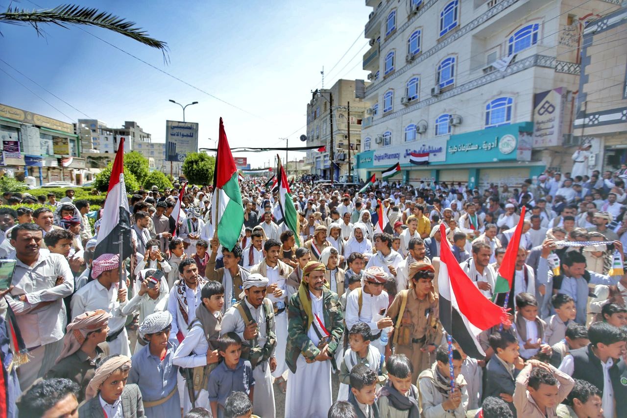 Thousands Attend Funeral Prayer for Hamas Leader Yahya Sinwar in Marib