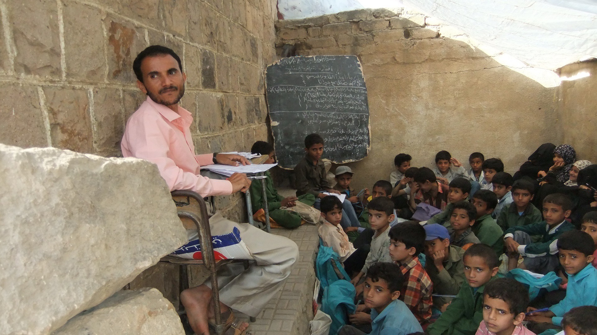 Yemeni Teachers' Union Threatens Escalation to Achieve Demands, Blames Government and Houthis