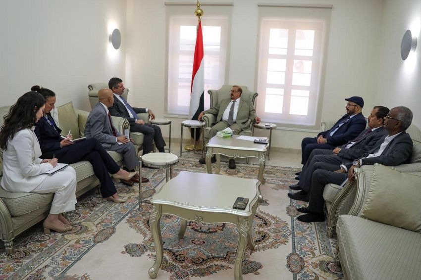 Yemeni Parliament Speaker Calls on US to Support Economy and Take Stance Against Houthi Practices