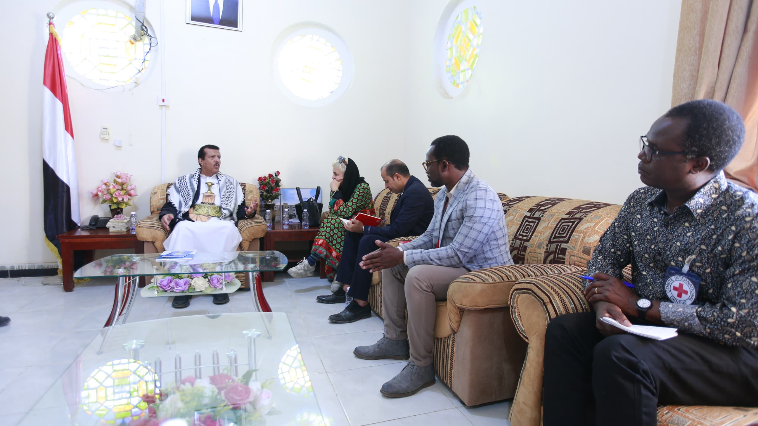 Marib Local Authority Discusses Humanitarian Plans with Red Cross