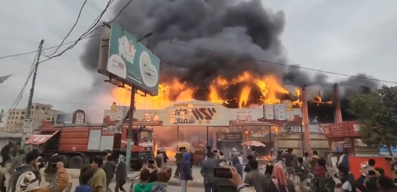 Massive Fire Engulfs Commercial Complex in Sana'a