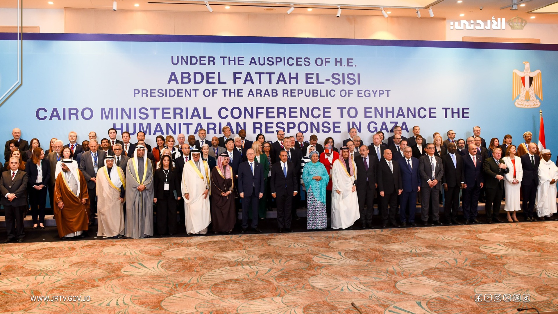 Group photo of heads of delegations of countries, organizations and bodies participating in the Cairo Conference (Jordan TV)