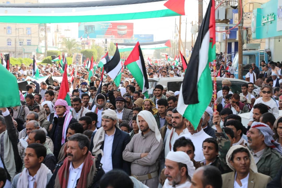 Massive Rally in Marib Condemns Ongoing Genocide in Gaza and Celebrates Syrian Victory