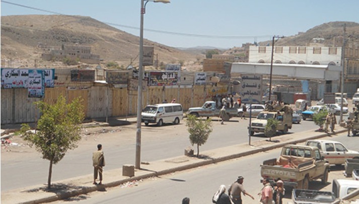 Tribal Gunmen Block Road in Rad’a Protesting Houthi Detention of Local Leader