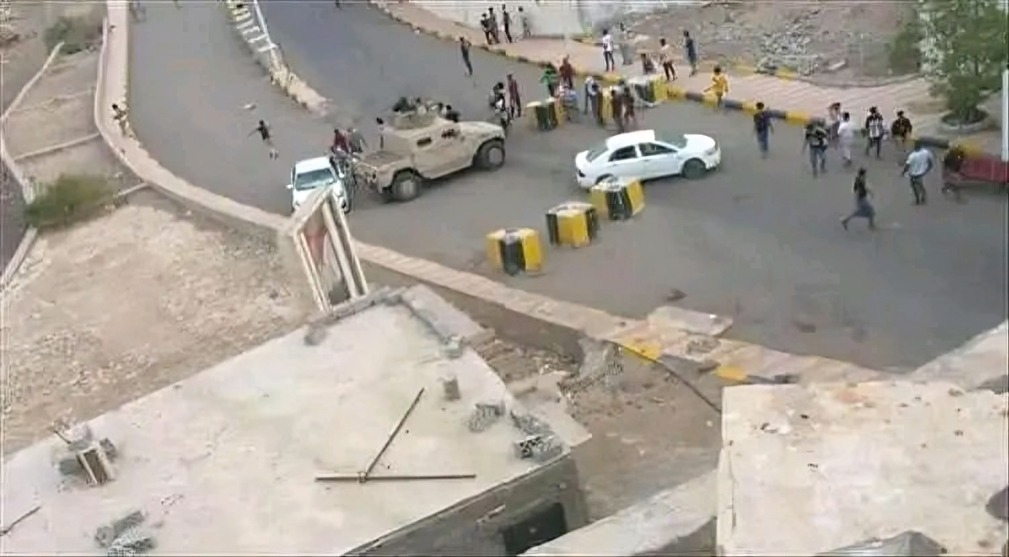 Tensions Rise in Aden as Southern Transitional Council Forces Take Presidential Guard Checkpoint