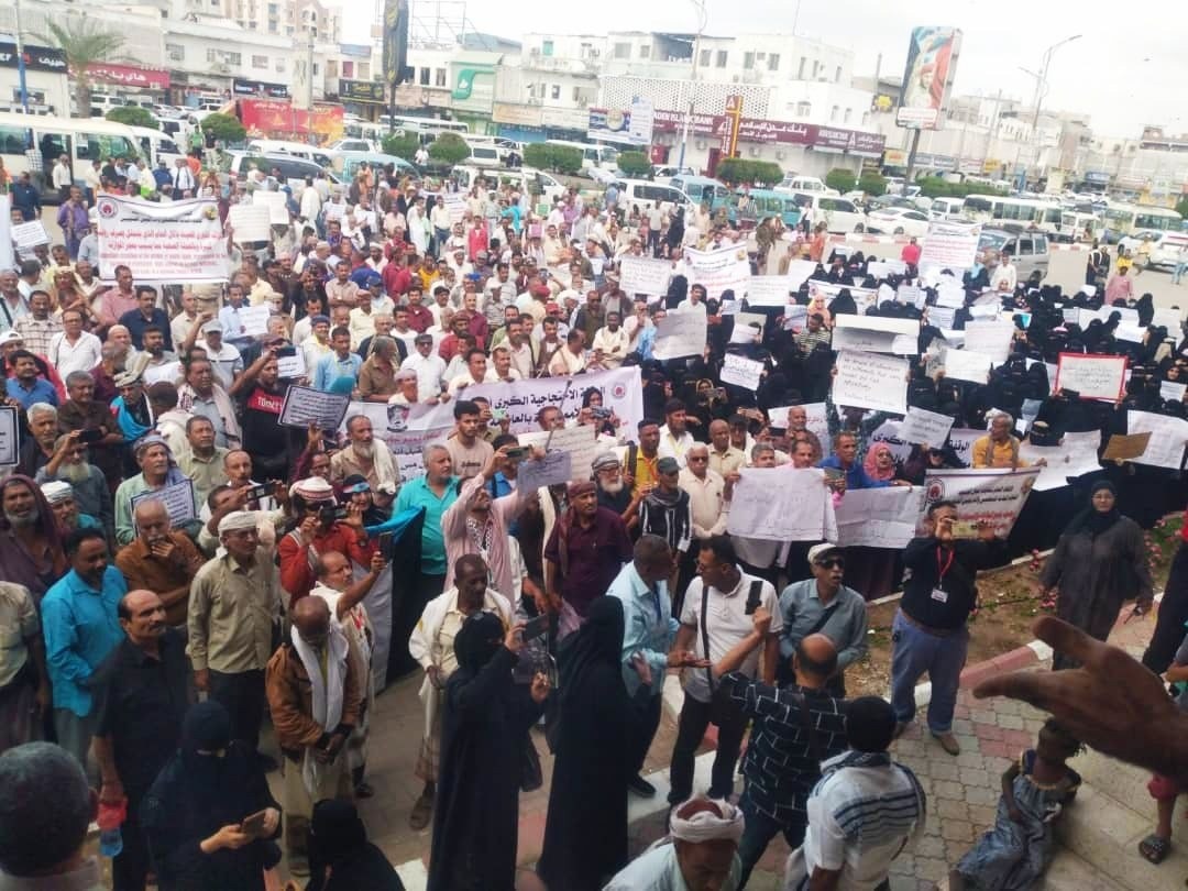 Faculty Members in Aden Protest for Regular Salaries and Dollar-Linked Pay