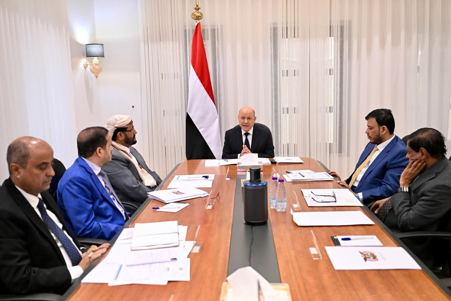 Yemeni Presidential Council Urges Government to Operate from Within Yemen Amidst Leadership Change